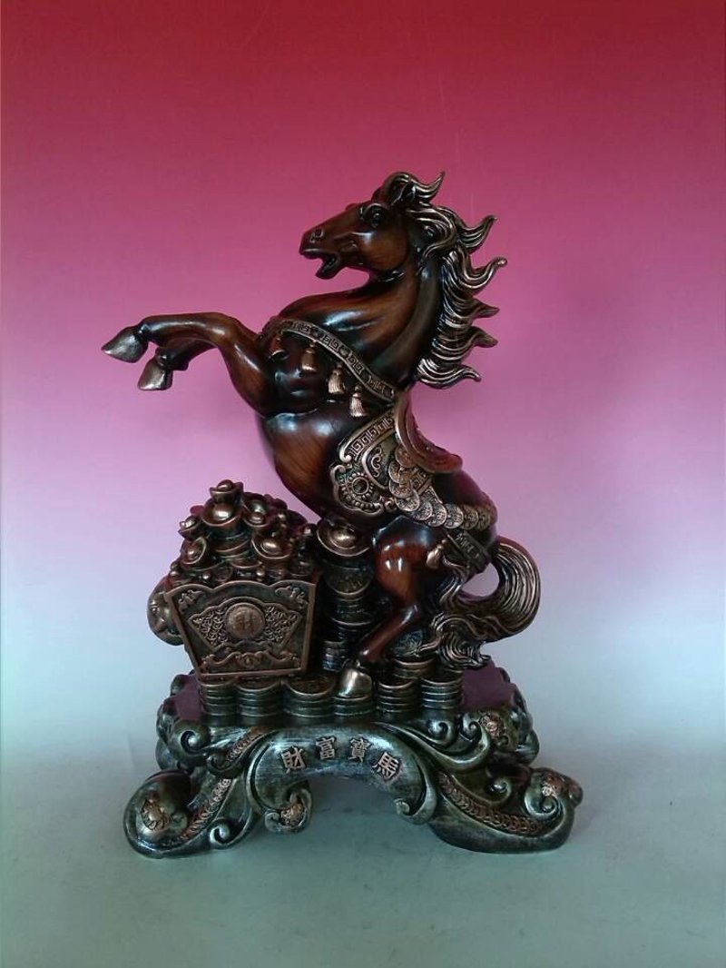 工艺品,承载着人类智慧与情感的艺术结晶。面对琳琅满目的工艺品市场,如何对其进行合理分类?本文将从设计、材料和工艺三个维度出发,帮助你更好地理解并分类这些精美的艺术品。